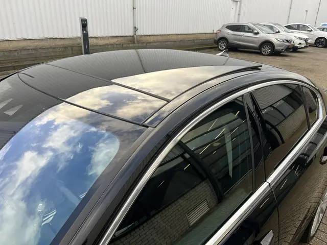 Jaguar XE 2.0 Portfolio 2015 Benzine 81