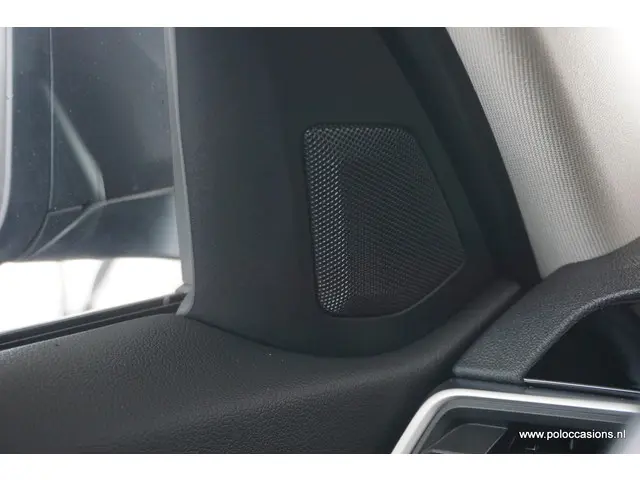 BMW 3 Serie Touring 320i 2020 Benzine 29