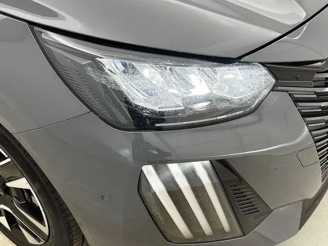 Peugeot 208 1.2 PureTech 100 Allure 2024 Benzine 36