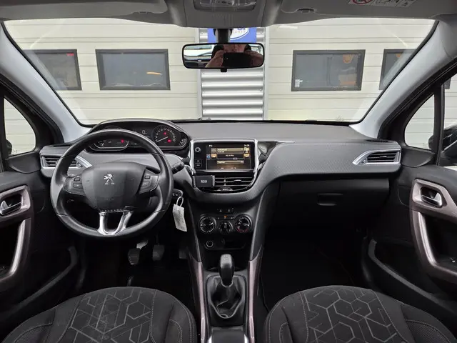 Peugeot 2008 1.2 PureTech Active 2015 Benzine 17