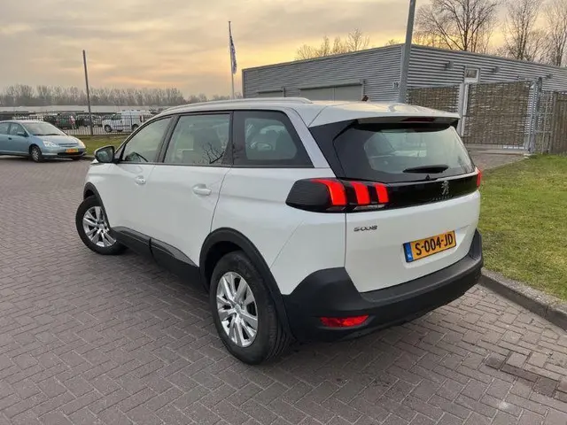 Peugeot 5008 1.2 PureTech Active 2019 Benzine 4