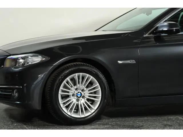 BMW 5 Serie Touring 520i Luxury Edition 2016 Benzine 35