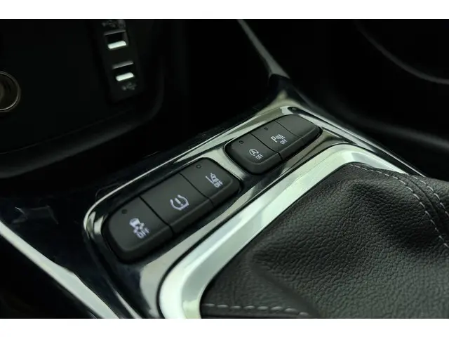 Opel Crossland 1.2 Turbo Level 4 2024 Benzine 24