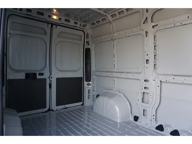 Fiat Ducato 35 2.2 180PK L2H2 AUT BPM VRIJ!! 2024 Diesel 8