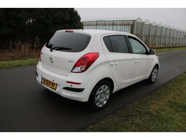 Hyundai i20 1.2i i-Motion 5 Drs met Airco 2013 Benzine 6