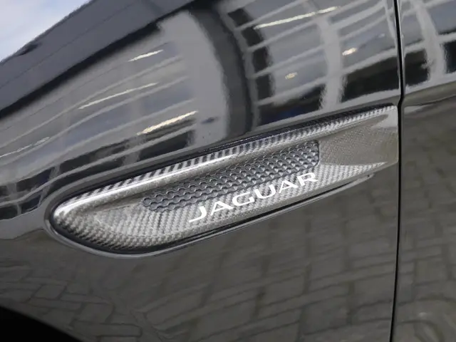 Jaguar XE 2.0 P250 SE 2020 Benzine 39