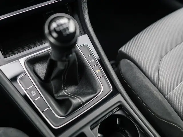 Volkswagen Golf 1.4 TSI Highline 2xR-line 2014 Benzine 37