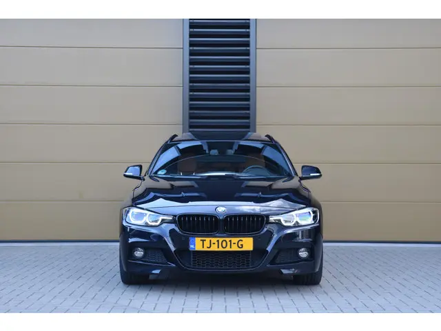 BMW 3 Serie Touring 320i 2018 Benzine 6