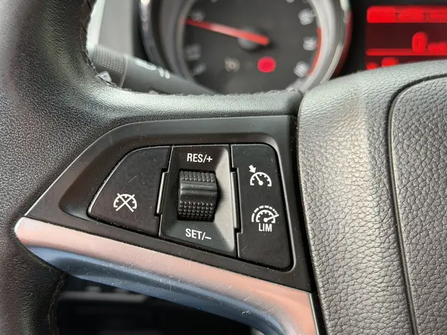 Opel Astra 1.6 Turbo Cosmo 2014 Benzine 26