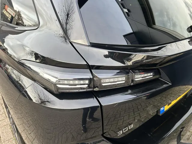 Peugeot 308 SW 1.2 Turbo 130 PK Allure 2024 Benzine 33