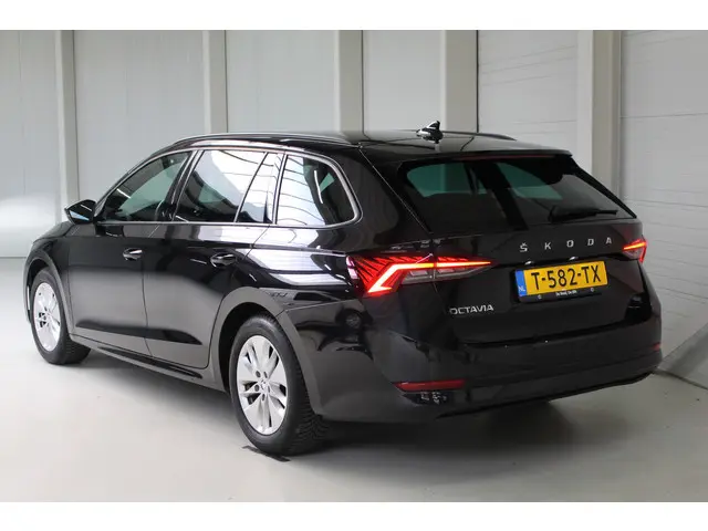 Škoda Octavia Combi 1.0 TSI Sport Business 2023 Benzine 3