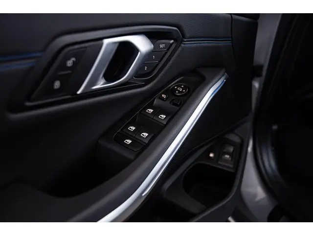 BMW 3 Serie Touring 330e 2025 Hybride Benzine 25