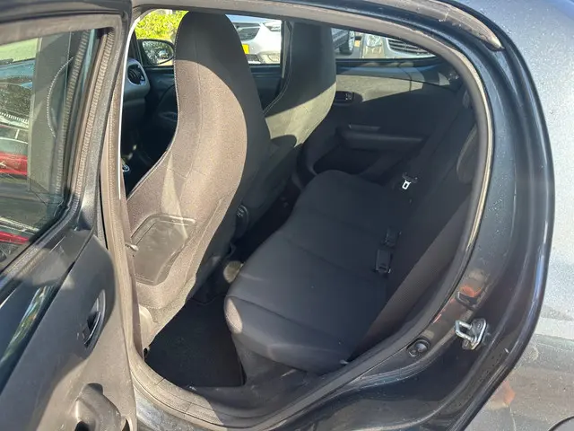 Peugeot 108 1.0 e-VTi Allure 5 deurs , airco 2019 Benzine 6