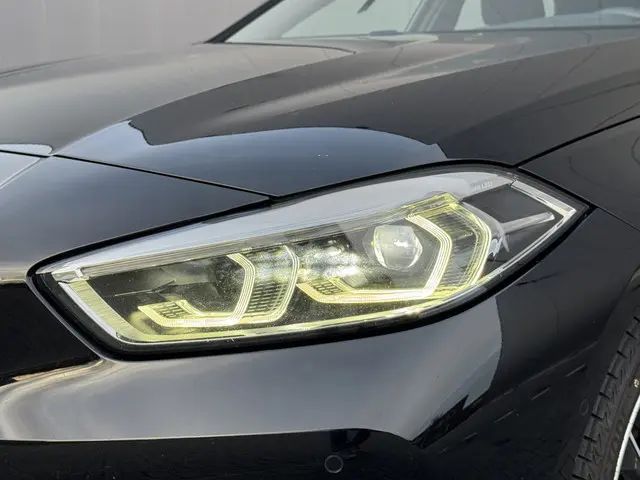 BMW 1 Serie 118i Executive Edition M 2020 Benzine 11