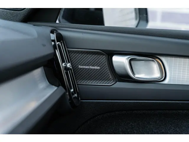 Volvo XC40 2.0 B4 Plus Dark 2025 Benzine 23