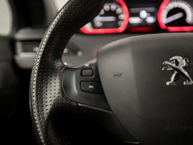 Peugeot 208 1.6 THP GTi 2013 Benzine 17