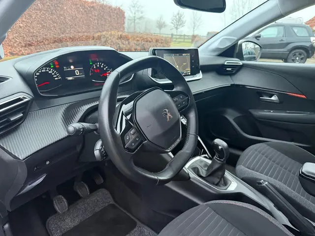 Peugeot 208 1.2 PureTech Active-Navi-PDC- 2020 Benzine 12