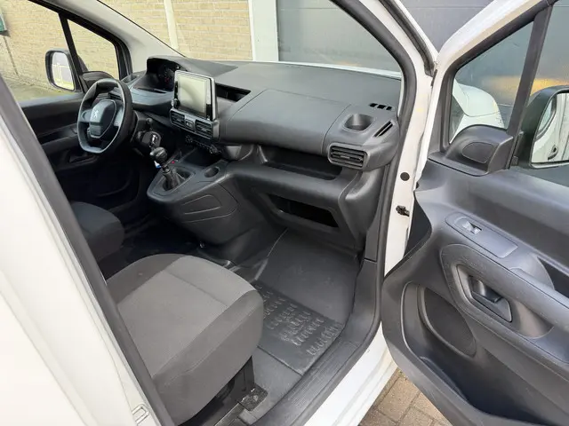 Peugeot Partner 1.2 PureTech Premium 2021 Benzine 27
