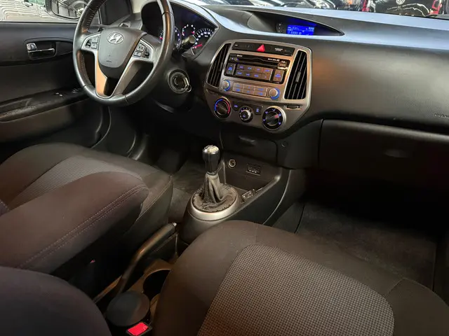 Hyundai i20 1.2i i-Deal Airco, LMV 2014 Benzine 3