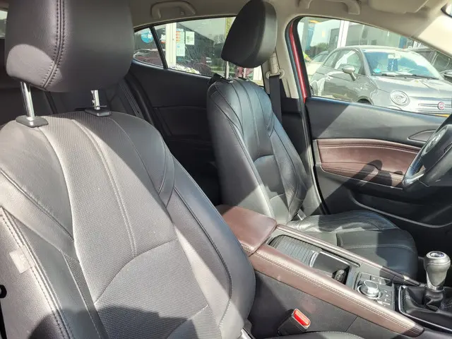 Mazda 3 2.0 SkyActiv-G 120 SkyLease 2017 Benzine 28