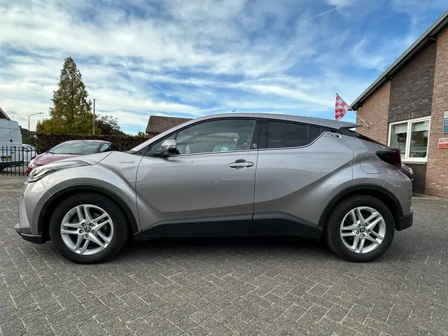 Toyota C-HR 1.8 Hybrid Executive 2022 Hybride Benzine 11