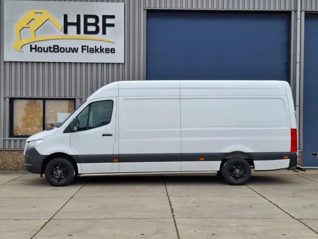 Mercedes-Benz Sprinter 2