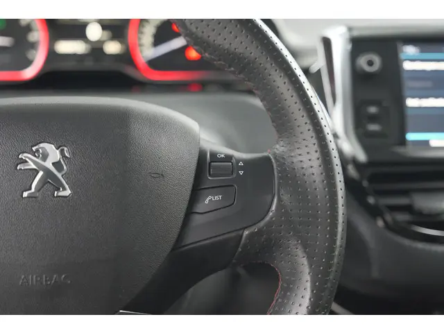 Peugeot 2008 PureTech 130 GT-Line 2019 Benzine 32