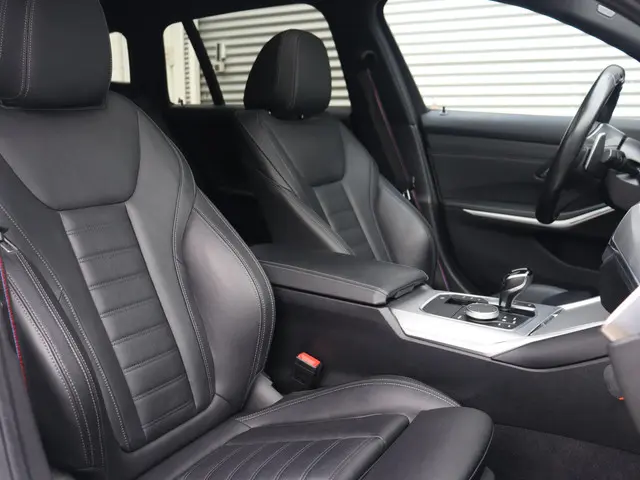 BMW 3 Serie Touring 320i 2021 Benzine 8