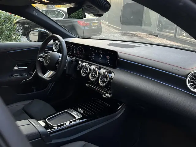Mercedes-Benz CLA 200 d AMG Line 2025 Diesel 34
