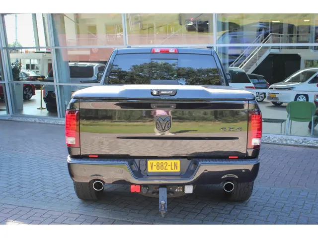Dodge Ram 1500 5.7 V8 4x4 QC 6'4 2018 LPG/Gas 8