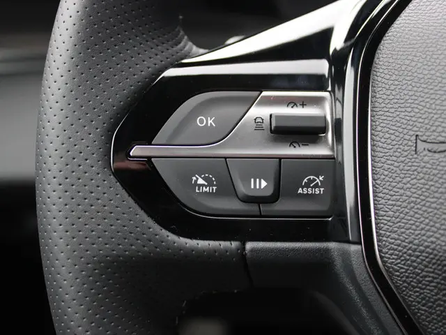 Peugeot 408 HYBRID 145 e-DCS6 GT 2026 Hybride Benzine 32