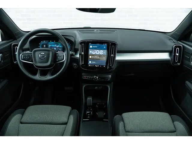 Volvo XC40 B4 Plus Dark Aut 2025 Benzine 4