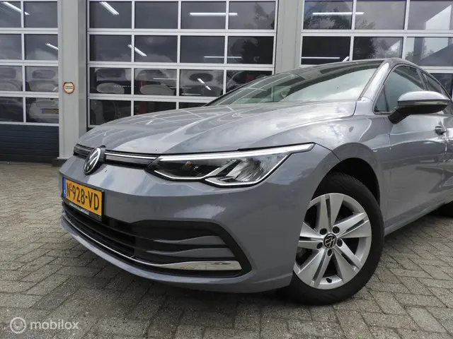 Volkswagen Golf 1.0 eTSI Life 2022 Benzine 2