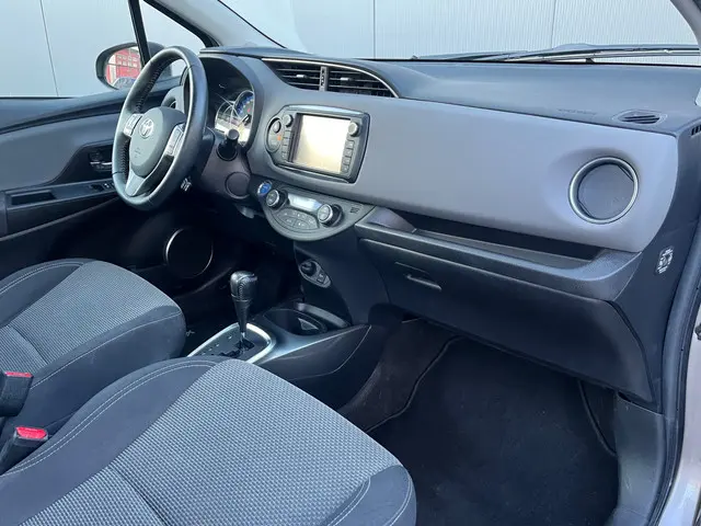 Toyota Yaris 1.5 Hybrid Lease 2015 Hybride Benzine 10