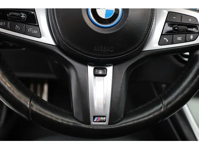 BMW 3 Serie Touring 330e M Sport 2022 Hybride Benzine 17