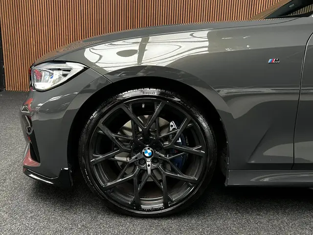 BMW 3 Serie 320i M-sport 2019 Benzine 31