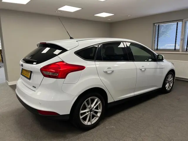 Ford Focus 1.0 Trend Edition PDC/NAVI/CLIMATE 2015 Benzine 4