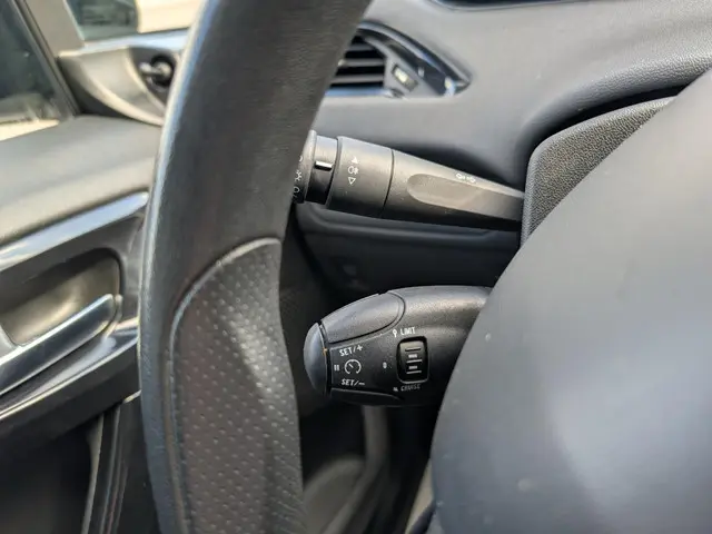 Peugeot 208 1.0 VTi Access 2014 Benzine 8