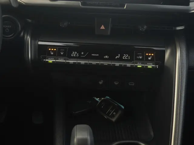 Toyota C-HR 1.8 Hybrid 140 Dynamic 2025 Hybride Benzine 18