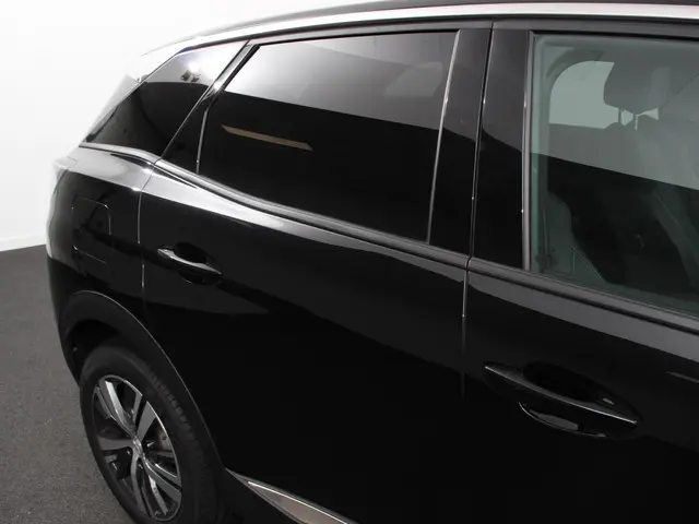 Peugeot 3008 1.2 PureTech Allure 2024 Benzine 33