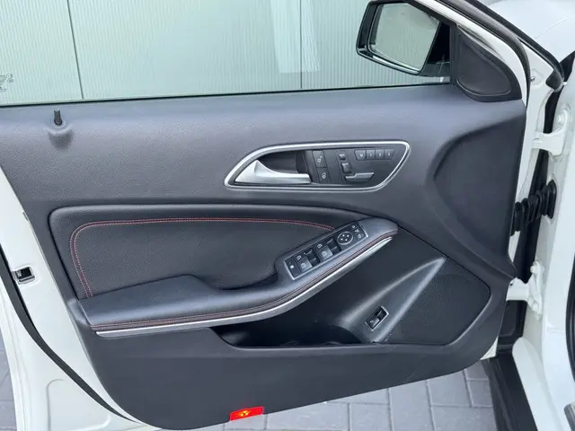 Mercedes-Benz GLA AMG 45 4MATIC 2014 Benzine 23