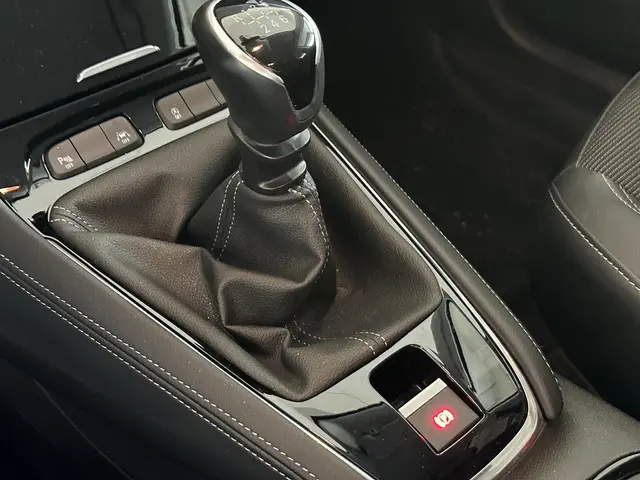 Opel Grandland 1.2 Turbo GS 2023 Benzine 21