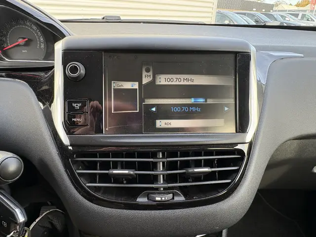 Peugeot 208 1.2 VTi Allure 2014 Benzine 8