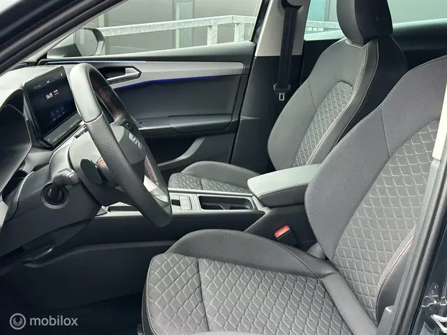 SEAT Leon Sportstourer 1.5 eTSI FR Business 2024 Benzine 12