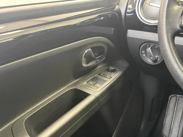 Volkswagen up! 1.0 Aut. High up! 2015 Benzine 23