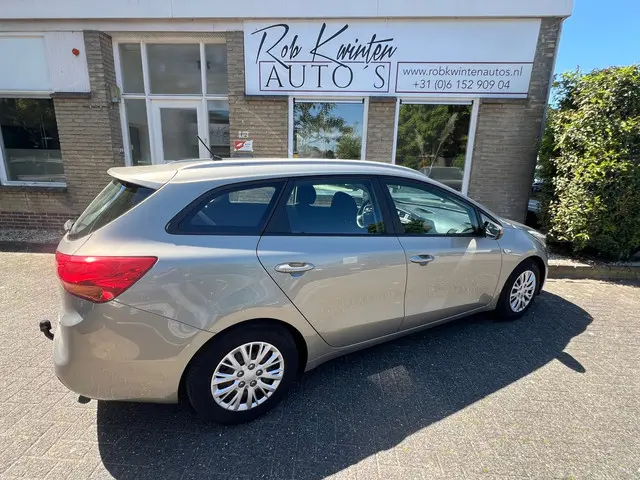 Kia cee'd Sportswagon 1.6 GDI ComfortLine 2015 Benzine 4