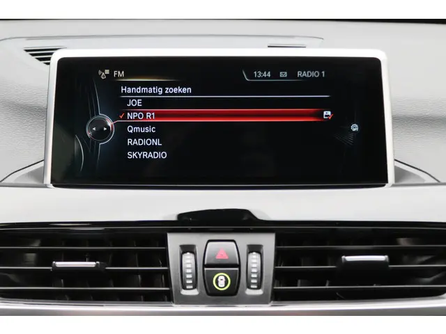 BMW X1 sDrive18i Centennial High Executive 2016 Benzine 35
