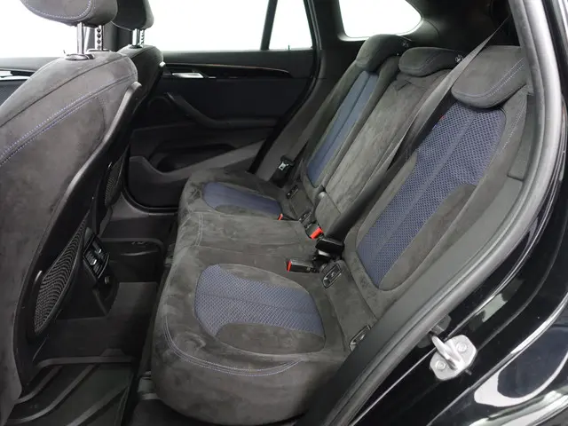 BMW X1 sDrive18i M Sport Aut- 2016 Benzine 23