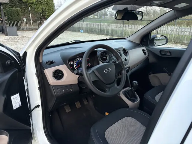 Hyundai i10 1.0i i-Drive 2016 Benzine 10