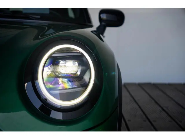 MINI 3-Deurs Cooper C 2024 Benzine 33